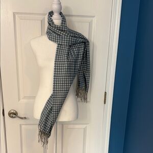 Cashmink Blue and White Houndstooth Scarf